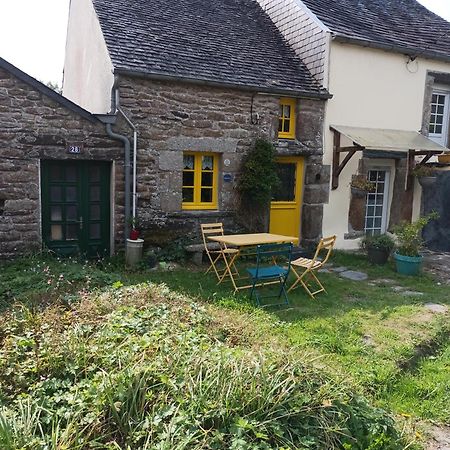 La Maison De Poupee Berrien Exterior photo